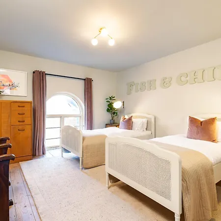 Stylish Seaside Home With King Beds And Parking Scarborough Exterior foto