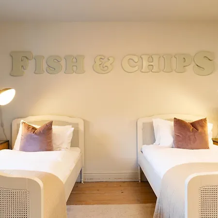 Stylish Seaside Home With King Beds And Parking Scarborough Exterior foto
