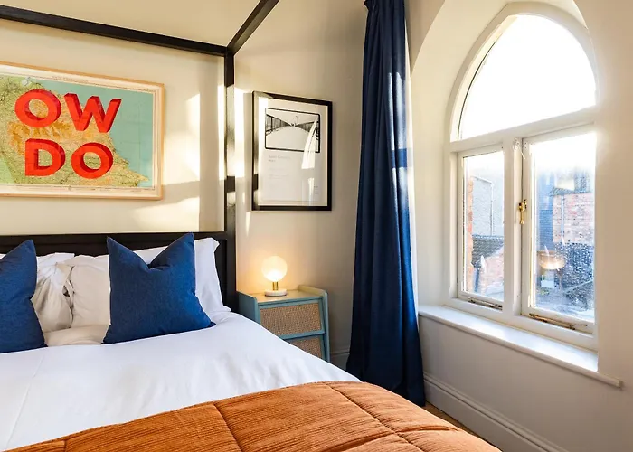 Stylish Seaside Home With King Beds And Parking