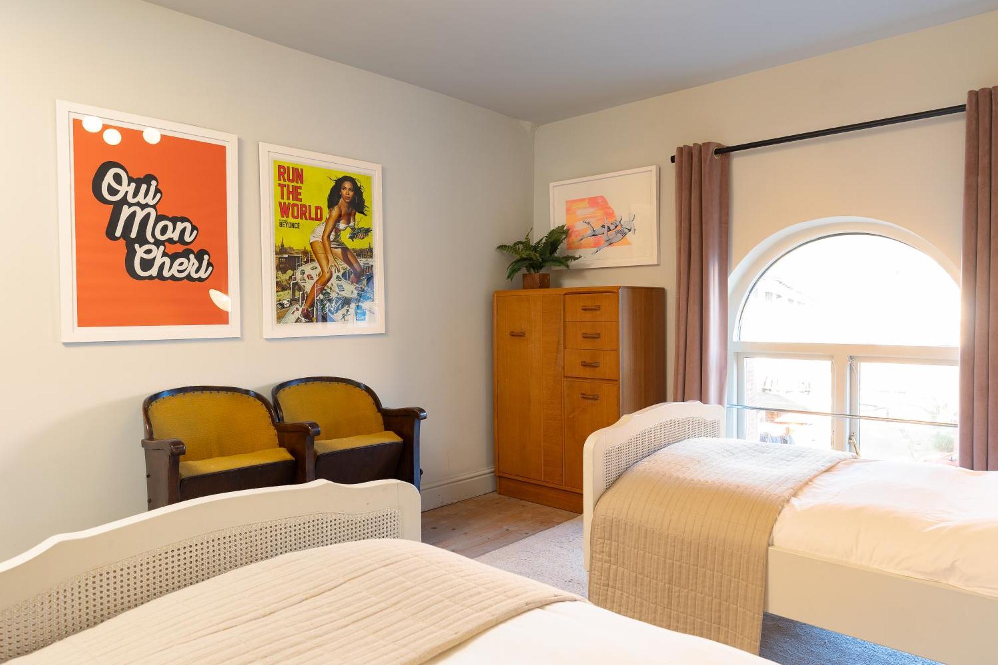 Apartment Stylish Seaside With King Beds And Parking Scarborough