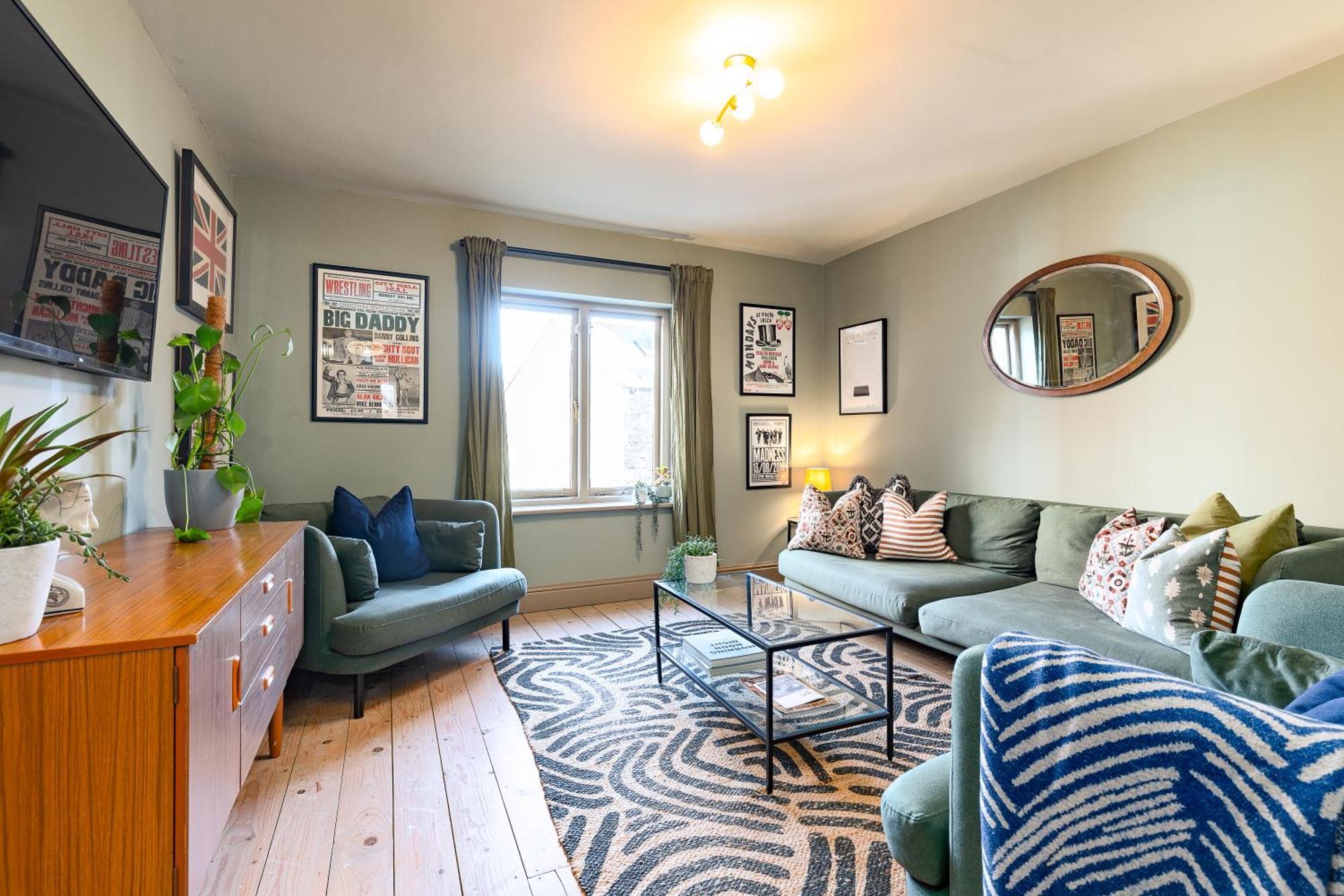 Apartment Stylish Seaside With King Beds And Parking *