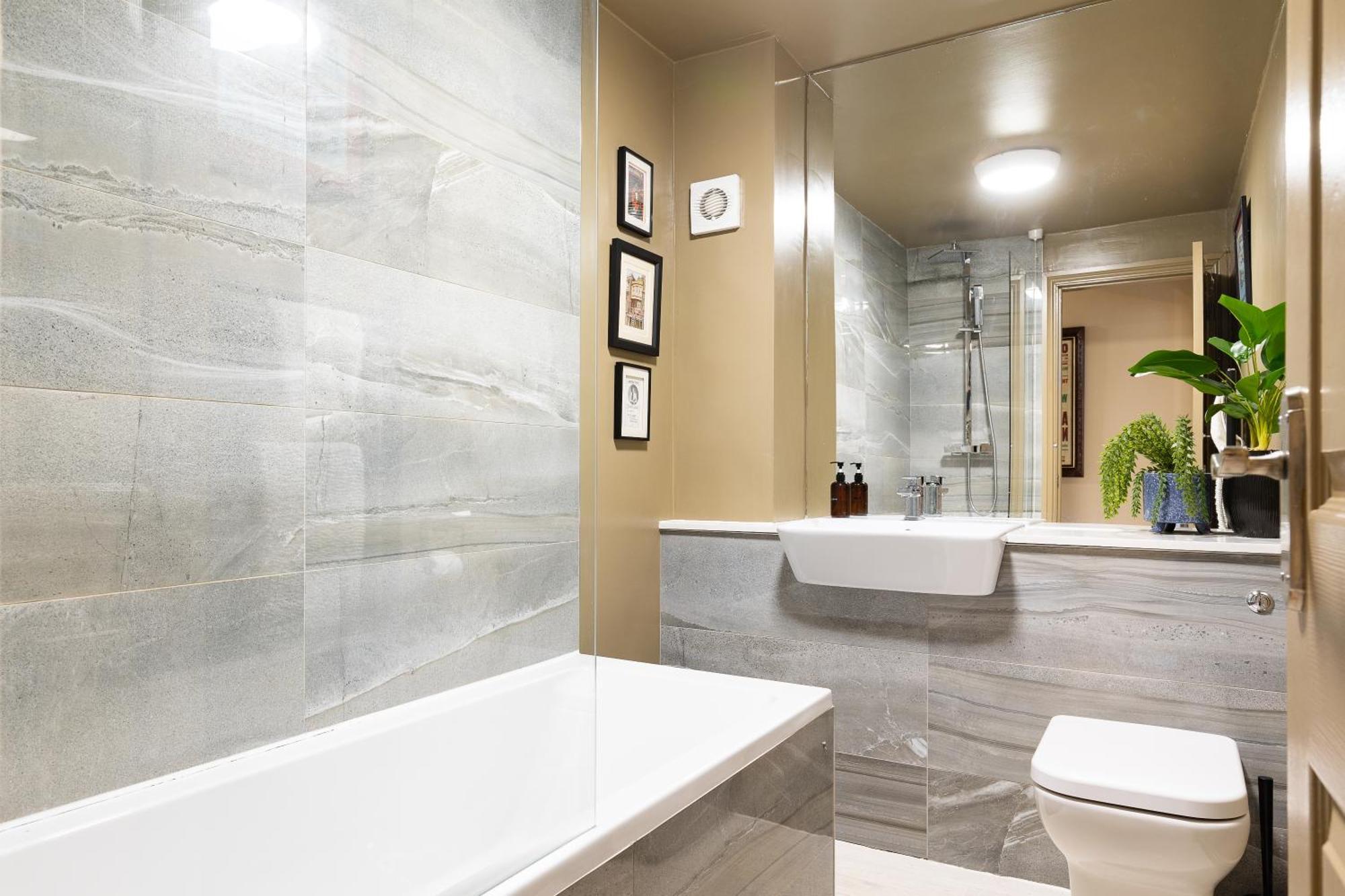 Stylish Seaside With King Beds And Parking Apartment *