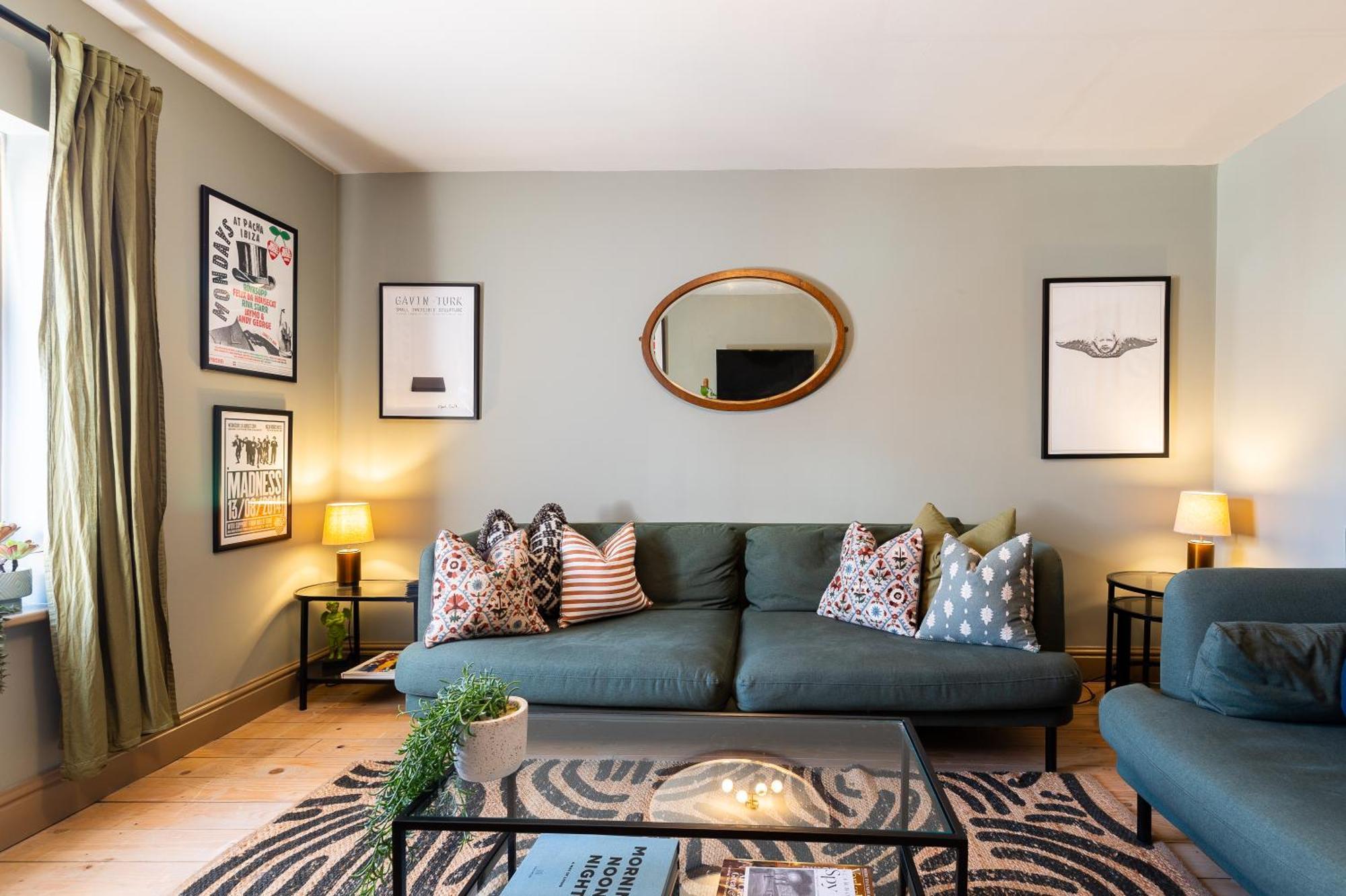 Stylish Seaside With King Beds And Parking